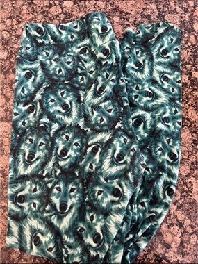LuLaRoe Teal Wolf Print‎ Leggings